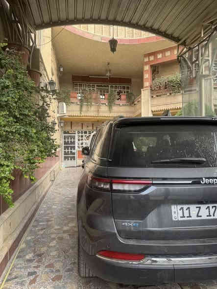 جيب هايبرد 4xe🔵 لمتد 2024
محرك : ٢٠٠٠ تيربو
لون سمنتي 
السيارة ماشيه ١٧ مايل
مرقم بغداد كامله ✅
صرفيات البانزين ممتازه

وارد امريكي 🇺🇸
كلين ، رصعه فقط بلباب الخلفي بسيطه 
السياره مكفوله كفاله عامه من دعاميه لدعاميه
دخول جديد من امريكا
ملاحضه 🔴 ( صبغ بلجاملغ الخلفي شبر جدا بسيط فقط )
السياره ماشيه داخل بغداد فقط 
السيارة كلش محافض عليها

السياره كلش نضيفه 
الداخل اسود 
تسخين مقاعد ،
بنوراما
تسخين ستيرن
كشنات كهرباء
لايت زنون
نقطه عمياء
مودات
كير ماوس
راداد خلفي - امامي
تسخين مرايات من المطر
ويل ١٨ 
كشنات كهرباء
وبيها هواي مواصفات
————————————-
مكاني بغداد / شارع فلسطين / حي المهندسين
رقمي ***********
