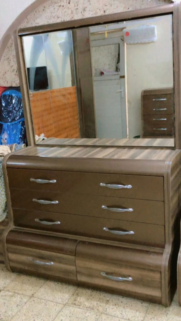 سلام عليكم غرفه نوم تركي نظيفه للبيع السعر 400 وبيها مجال مكان الاعظميه غير متواجد ع الفيس رقم 
الهاتف/‭

‭0771 053 1387‬
