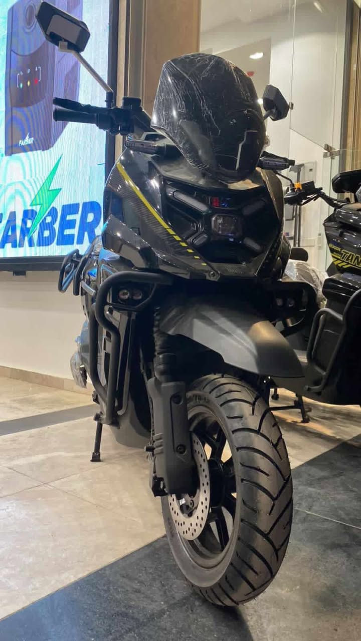 لود اسود
3000ملف
سرعتها 80
55A -72V
  يعني تمشيك 105km 
الدراجة دبل اشارة واشاره جانبية 
كل شي شغال وماصار اقل الاسبوعين من مشتريها
مستعجل بالبيع
التواصل على هذا الرقم ***********
