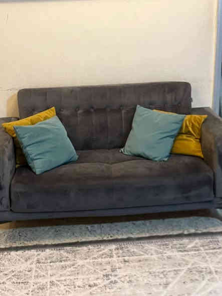 تخم للبيع نظيف جداً بسعر 325 الف
***********
