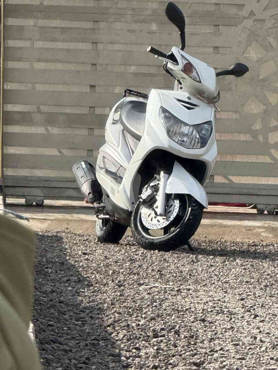 السلام عليكم درجه سكنس البيع دراجه مكفوله كفاله عامه من كلشي رمبه صار 25 يوم من نزلت العنوان المحموديه 
السعر1100 وبيه مجال جديد بمعنى الكلام دراجه نوزل خطين 
      حسين ***********
