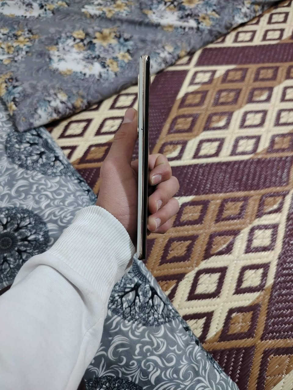 سلمعكم موبايل للبيع ذاكره 256 موبايل بس بي فطارلمي
بل للمس ميتار علا شاشة مرواس وللبيع


**إذا كنت صاحب هذا الإعلان وتريد حذفه لأي سبب، رجاءا أرسل رسالة إلى الدعم الفني**