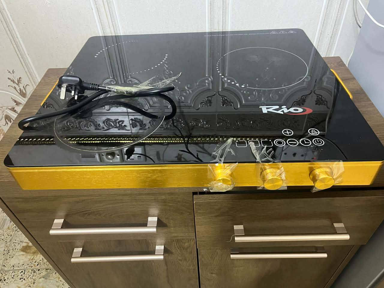 #للبيع 
للبيع ثلاجه صغير  نظيفه وجديده 
سعره ١٠٠ بيه مجال شوي 
طباخ كهربائي  جديد سعره ٨٥ 
عنوان العبيدي
@إشارة


**إذا كنت صاحب هذا الإعلان وتريد حذفه لأي سبب، رجاءا أرسل رسالة إلى الدعم الفني**