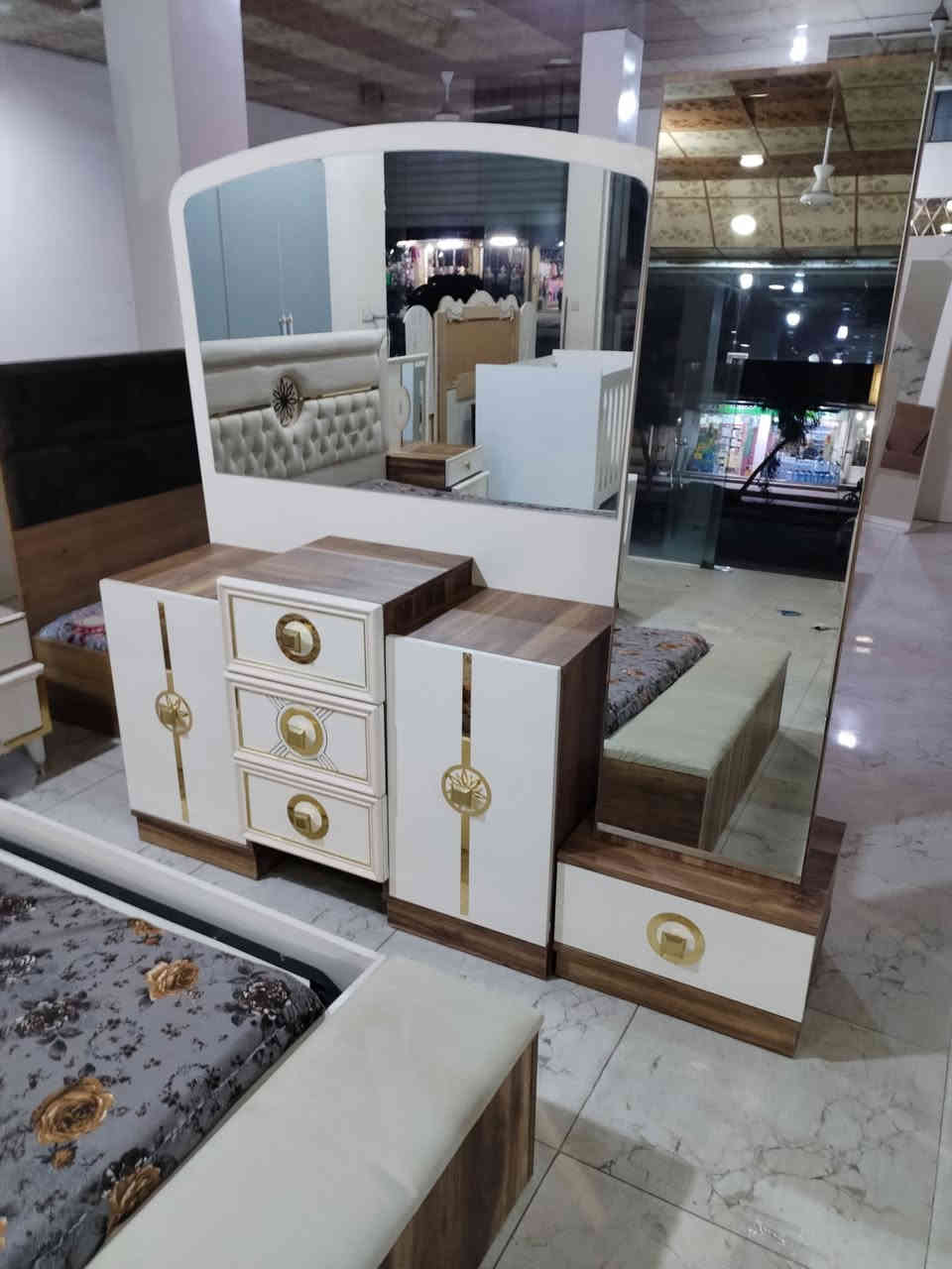 غرف نوم تركي 9قطع مستعمل كلش قليل للستفسار ***********
