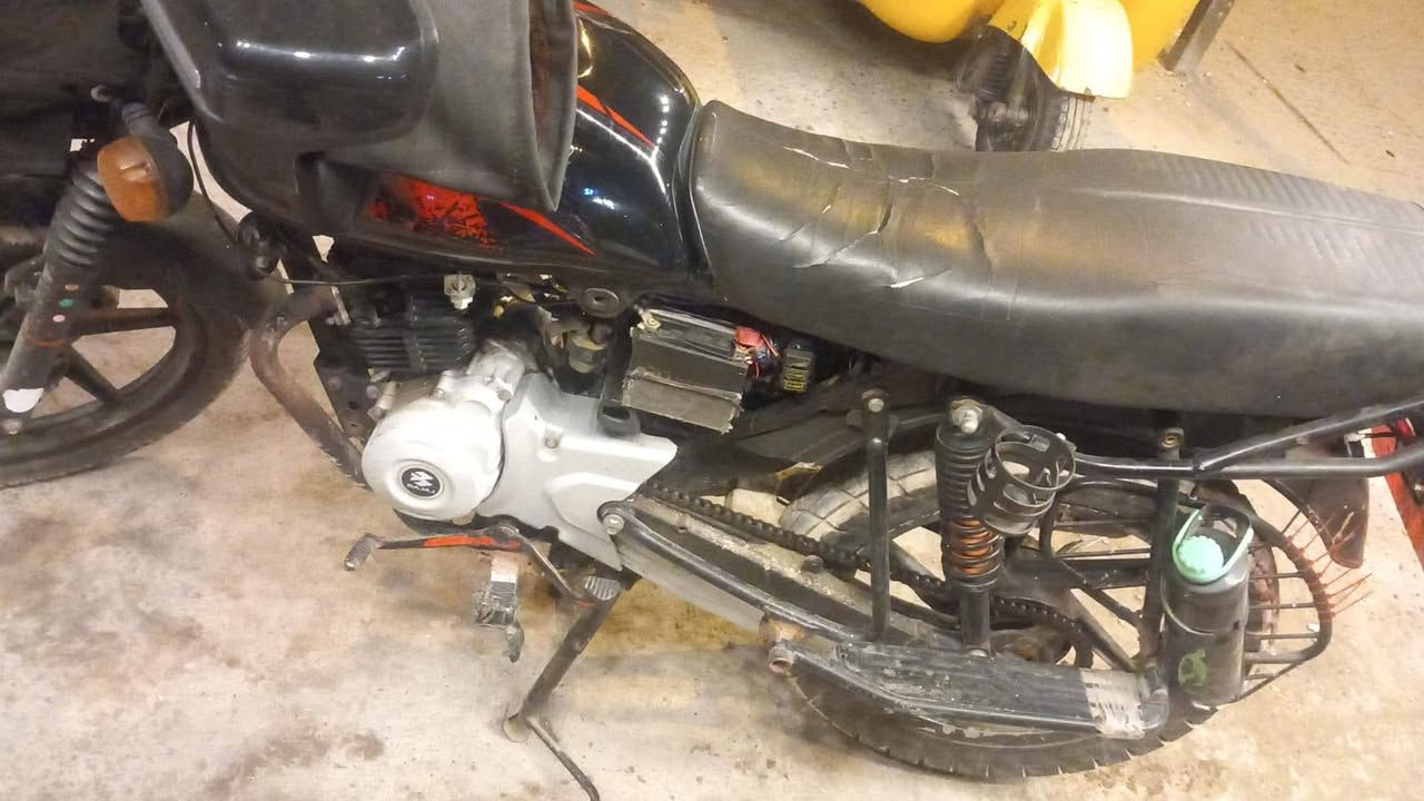 للبيع سعر ٩٥٠
سلام عليكم دراجه نوع بوكسر موديل ٢١ أوراق أصوليه العنوان بغداد جسر ديالى للاستفسار الاتصال ***********
