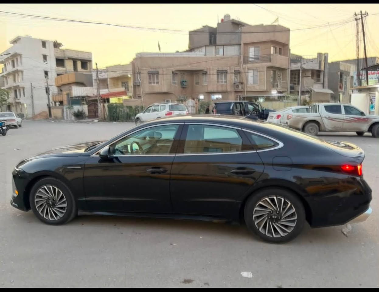 سوناتا ٢٠٢٤

هايبرد 

فول ماعدة الفتحة 

شاشة كبيرة 

كشنات كهرباء 

لد متصل

لايتات زنون

بك لايت لد 

رادارات 

 هاند بريك بصمة 

ابل كاربلاي 

كشنات تدفئة 

كامرة خلفية دوارة

٣ وضعيات قيادة sport eco my drive 

فول تحكمات ستيرن 

مثبت سرعة 

تتبع المسار 

قيادة شبه ذاتية 

شحن لاسلكي  

مانع تزحلق 

صبغ نص بنيد وجاملغ فقط بدون دواخل 

ايرباك ستيرن 

السعر 19.000 الف دولار بيهة مجال 

للتواصل ***********
