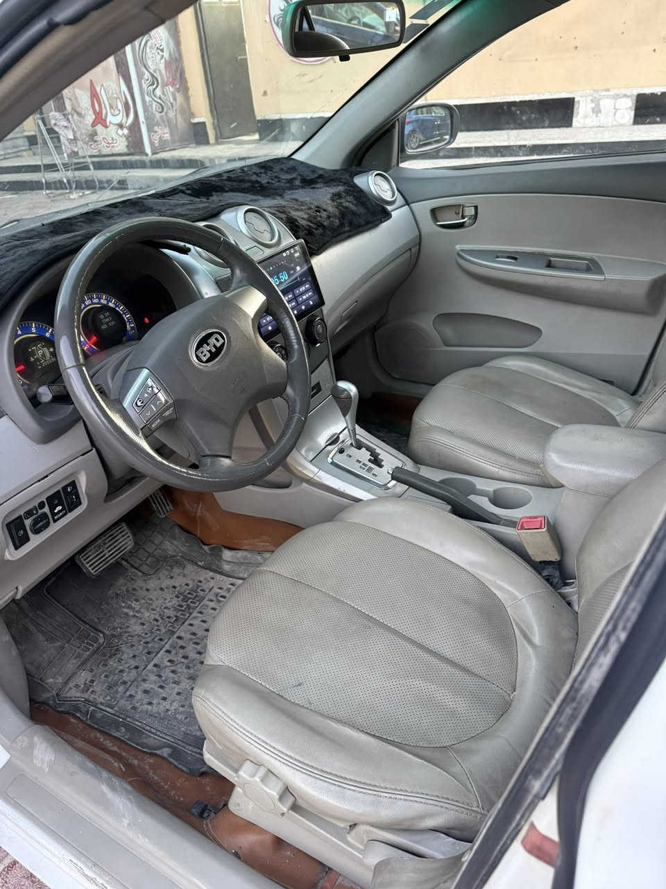 السلام عليكم للبيع بي واي دي٢٠١٣ رقم بغداد  انكليزي الجديد سياره جاهزه مابيه اي نقص كير مكينه صدر أمامي خلفي تبريد ثلج تدفئه كشنات جلد بلاد كير اوتو مكينه ١٨٠٠ داخل نظيف جدا سياره كلش نظيفه فتحه كهرباء شاشه وكامره اشاير بلمري 
مكان بغداد  
السعر :  58 وبيه مجال
رقم الهاتف :  ***********
