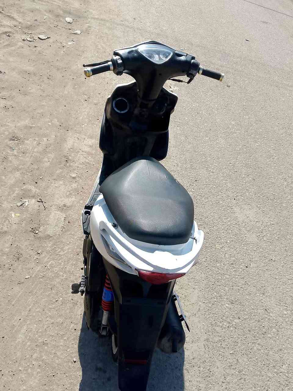 السلام عليكم للبيع دراجه ماكس مضلع موديل ٢٠١٠ كفرات ختم واحد كلهن تأيرات خط ابيض سواد كله بلاديه مختم كهربائيات كله شغاله من التايرت لتاير كله نقص واحد ما بيه شلعه أو معدل حلوه مكينه مفتوحه بلاد ٤٩ دراجه مال جناي السعر ٤٥٠ أو بيه مجال قليل مكاني محموديه رقم ‏‪***********‬‏ خاص موجود
