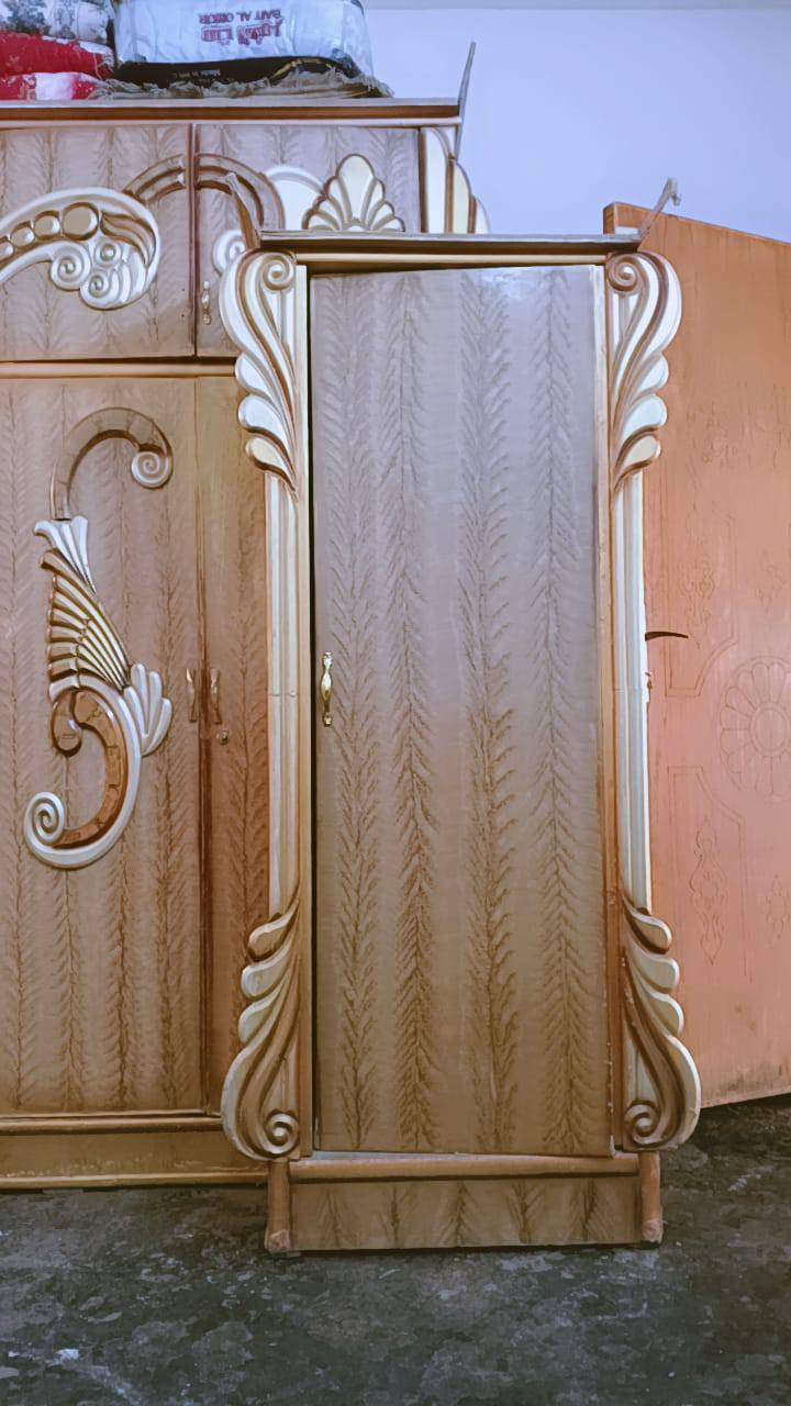 سلام عليكم بعد اذن الادمن غرفه اخشاب جديدة للبيع العنوان بغداد حي البتول 
رقم الهاتف ***********
