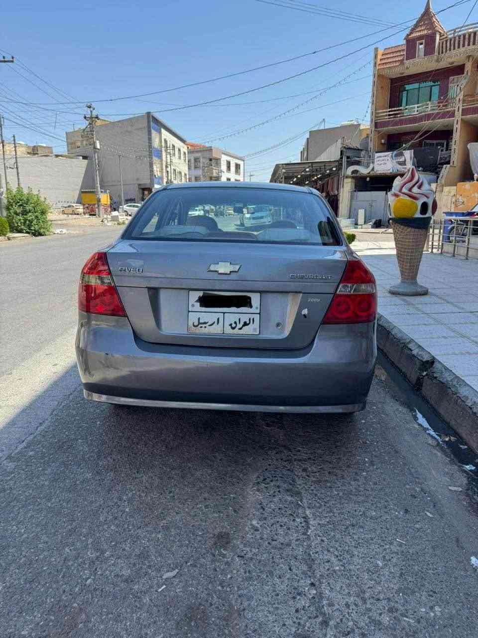 أڤيؤ مؤديل ٢٠٠٩ مه كينه گه وره 
ناو زه رد و گير تؤماتيك ره نگي نفتي 
ته نها ٢ پارچه ي ره شه به بي ناو گرتن
به ناوي خؤمانه 
هه زه ي نوييه به لام سه نه وي تازه به سه رچووه 
گير و ته بيردي به شه رت به لا م مه كينه ي كه ميك دووكه لي هه يه 
سه ياره كه مالي فه قيرانه بي كيشه يه 
ژـم *********** 
كه ميك معمه له ي تيدايه . 
شوين ـ هه ولير أربيل, العراق
