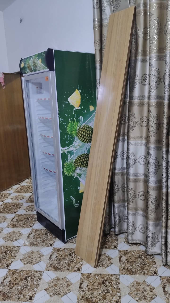 السلام عليكم براد نوعيه الواحه للبيع ماخذه جديد مستخدم أقل الشهر السعر 450 وبيه مجال معا رفوف خشب صاج عدد 6 الطول مترين ونص الوحه معا سجج مالتهن. سعر الرفوف 150 المكان جزيرة الخالديه الملاحمه رقم الهاتف ((***********))
