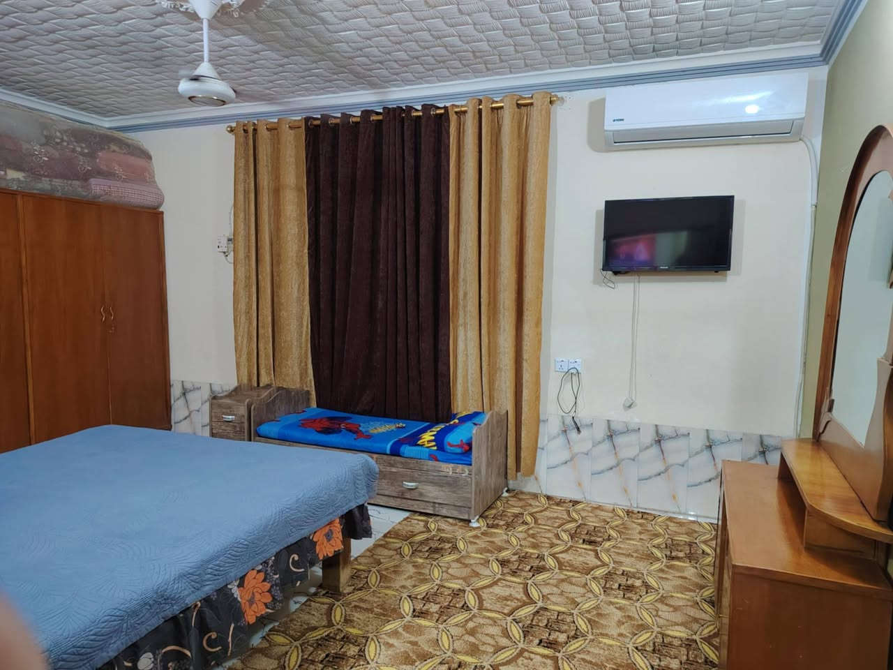 مشتمل للبيع المساحه 120م عكادة حي النور شارع ابو زهراء المضمد السعر 80 وبي مجال قليل للاتصال على الارقام ***********...***********
