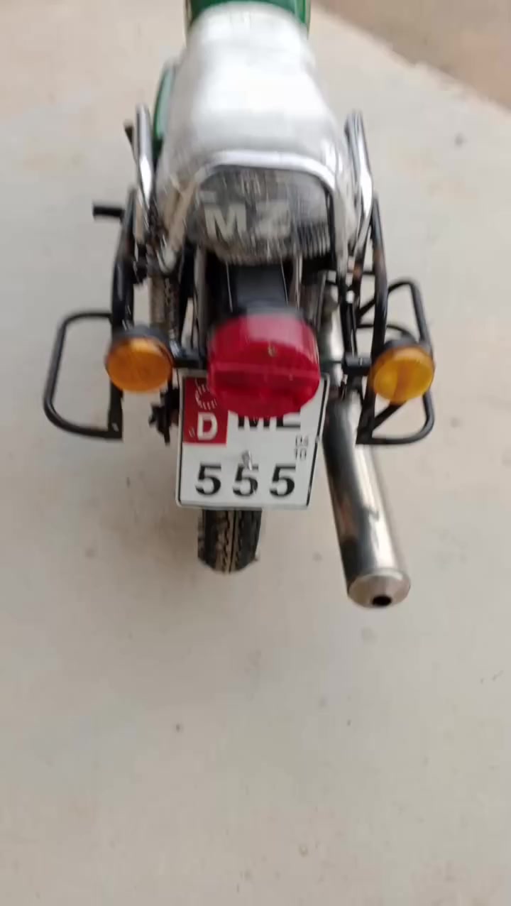 السلام عليكم ماطور 82بدون بدون لحيم بلخشم وجوه لكشن  سايس 4مكينته ناعم بس بيه3يفلت كهربائياته شغاله وياله عسكري سعره ب700وبيه مجال قليل مكاني ديوانيه فلكه حي العصري ***********
