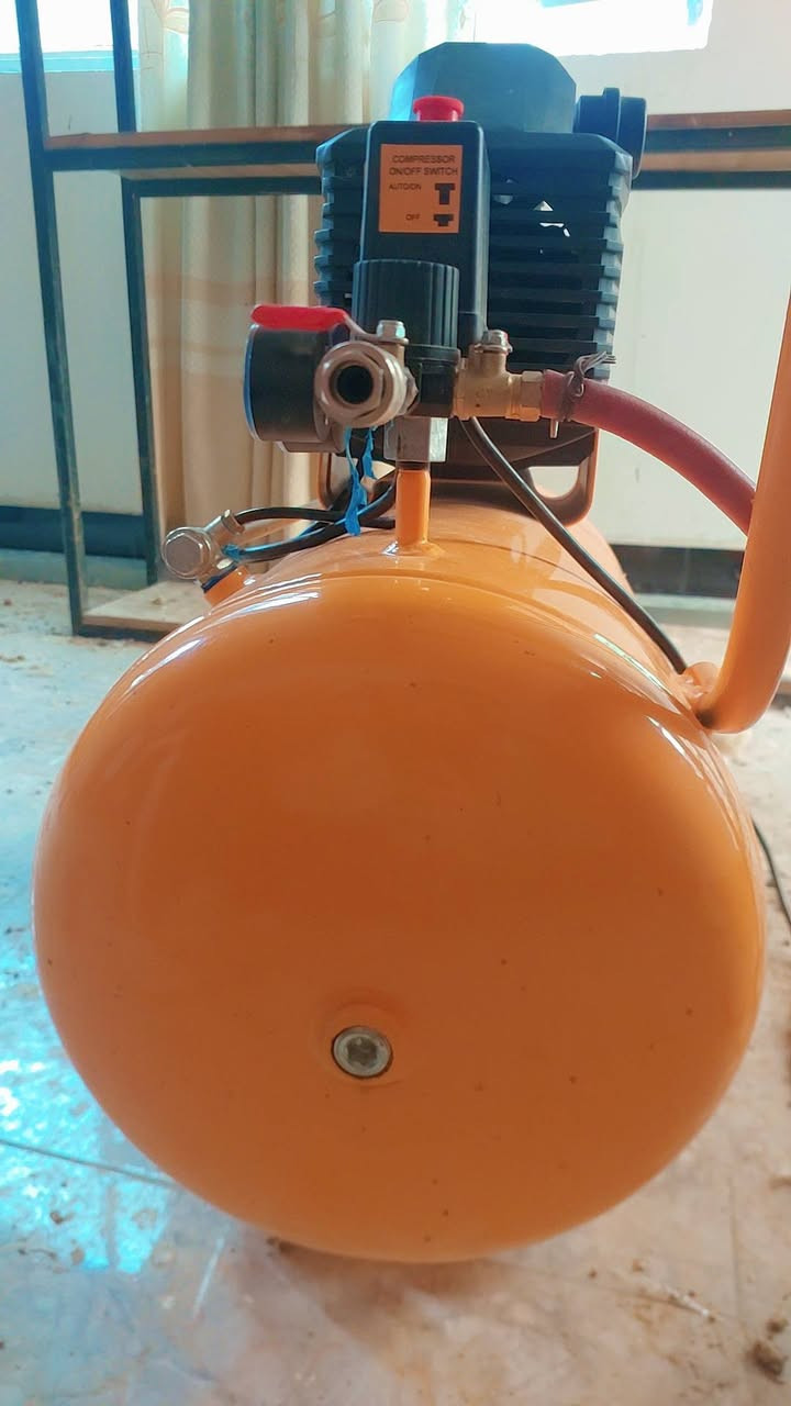 السلام عليكم كمبريسر 50 لتر انجيكو وكابسه وكلبس متنوع اكثر من ٤ كيلو  وكيج هواء ودريل لقمه  نص هندي
الغراض شرط استخدام اقل شهر بعدهن شخط مابيهن 
مكاني ديوانيه 
***********
سعر ١٨٠ قفل اخوان 
الغراض جديدات جدا
