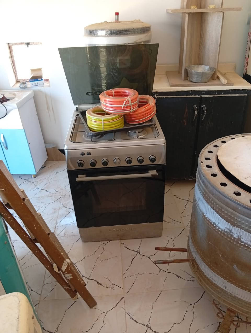 السلام عليكم مبردات 2ونص شقاله ونضيفه سعر 100الواحده وحده 160 طباخ غاز شقال 75 كاونتر سنك مطبخ فصال نضيف 70  صندوك خشب حطاطه شقل الموصل 90 وبراد مي شقال 75 مكان بروانه ***********
