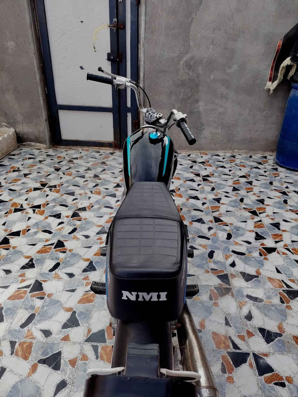 السلام عليكم 
دراجه للبيع نامه أصلي شلامجه دراجه نضيفه محرك ما مفتوح دراجه جاهزه وحلوه العنوان بصره ابو الخصيب رقم الهاتف: ***********
