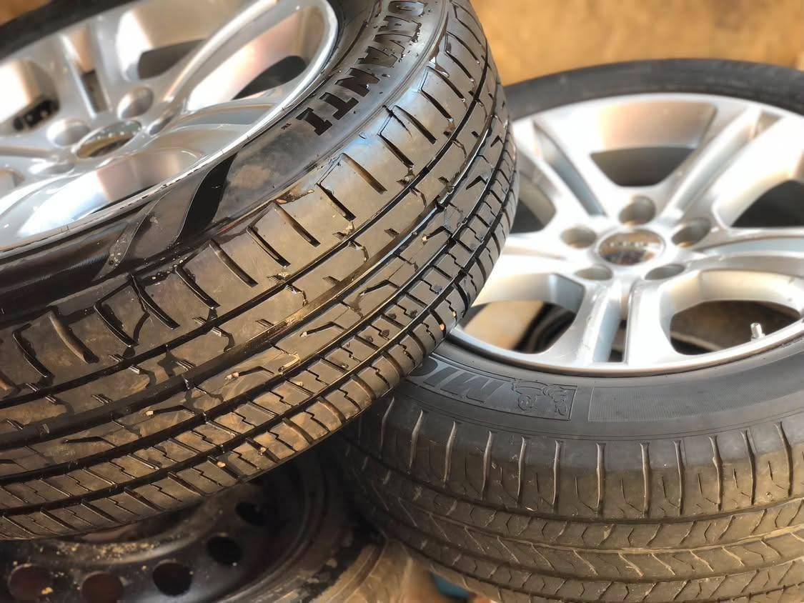 ويل+تاير جارجر العدد 2 نضيفات مثل ما موضح بصور للبيع ***********
