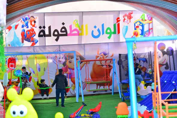 ---

🎉 نعلن عن افتتاح روضة ألوان الطفولة 🎉
✿ حيث نصنع بيئة تعليمية آمنة، ممتعة، ومحفزة لأطفالكم ✿

مميزات روضتنا:

🌟 نظام كاميرات مباشر
نوفر خدمة مشاهدة الطفل عبر كاميرات خاصة، تُمكّن ولي الأمر من الاطمئنان على طفله في أي وقت خلال اليوم.

📚 منهج تربوي متكامل
يعزز الإبداع، والمهارات الحركية، والقدرات اللغوية والاجتماعية.
🧑‍🍼نوفر قسم الحضانه لاطفالكم ✨حضانتنا بيت ثانِ لطفلك✨نوفر بيئة امنه تعليميه دافئة مليئة بالحب والاهتمام؛ نهتم بتنمية مهاراتهم وقدراتهم من خلال انشطه ممتعه ومناسبه لاعمارهم؛ اعمار تسجيل الحضانه من ٦اشهر إلى ٣ سنوات 
👩‍🏫 كادر تعليمي مؤهل
طاقم مميز من المعلمات المتخصصات في الطفولة المبكرة.

🏡 بيئة آمنة ومجهزة
صفوف مريحة، ملاعب آمنة، وأنشطة ممتعة تناسب أعمار الأطفال.

🎨 أنشطة يومية ممتعة
(فن – رسم – موسيقى – قصص – مهارات حياتية).

✨ استقبال التسجيل
 الآن ✨
سجّل طفلك وامنحه بداية مليئة بالألوان والتميز!اعمار  تسجيل الروضه من عمر ٤سنوات الى ٦سنوات للاتصال على الأرقام التأليه *********** للاستفسار الاتصال خاص أو واتساب على رقم روضه
