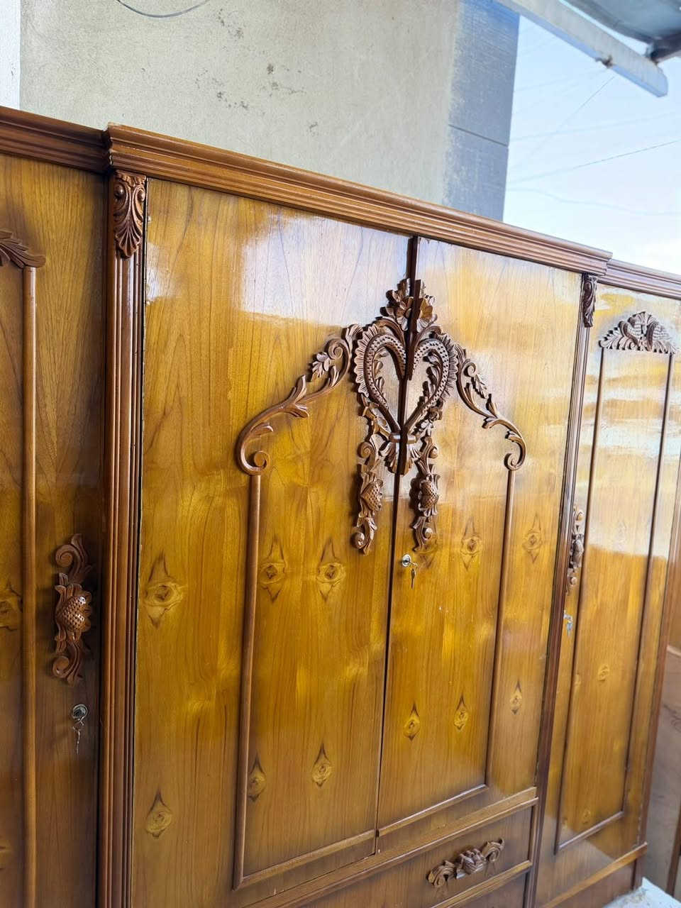 ✨ عرض مميز ✨ 💕💥
توفر لدينا من جديد كنتور صاج 4 أبواب درجه اولى توصي نقش زان مصنوع من خشب الصاج العراقي المتين والجودة العالية. ونقش الزان  
💰 السعر:350 فقط 🔥 وبيها مجال 
للاستفسار والحجز *********** مباشر *********** وتساب 
بضاعة مرتبة، شغل متقن، وسعر منافس. 👍🏻✨مستعدون لشراء غرف النوم والكناتير
