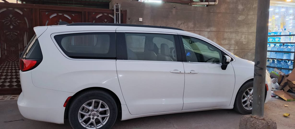 للبيع سيارة كرايسلر فوياجر 2021 LXI
محرك 3.6 V6 قوي واقتصادي
ممشى 121 ألف كم
السيارة استخدام عائلي وبحالة جيدة جدًا
رقم بغداد سنويه جديده
المواصفات:

- شاشة معلومات وترفيه
- كامرة خلفية
- عينة (رادار/حساسات خلفية)
- أبواب سلايد كهرباء
- باب جنطة كهرباء
- تشغيل بصمة وستارت
- تحكم سكان
- تكييف ثلج أمامي وخلفي
- مقاعد مريحة ومساحة واسعة للعائلة
- زجاج ومرايا كهرباء
- USB و Bluetooth

السيارة بيها قطعتين تبديل نفس اللون أصليات:
باب السايق + الباب السلايت خلف السايق
وصور الحادث وصور التبديل كلها موجودة بكل شفافية

المحرك والقير والتبريد بحالة ممتازة والسيارة جاهزة للاستخدام

السعر : 220 قابل للتفاوض للجادين
رقم الهاتف للتواصل او الاستفسار : ***********
