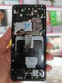 شاشتين S21 ultra اصلي وحده تفصيخ جديد والثانيه جديد لوك اذا اثنينهن اح...