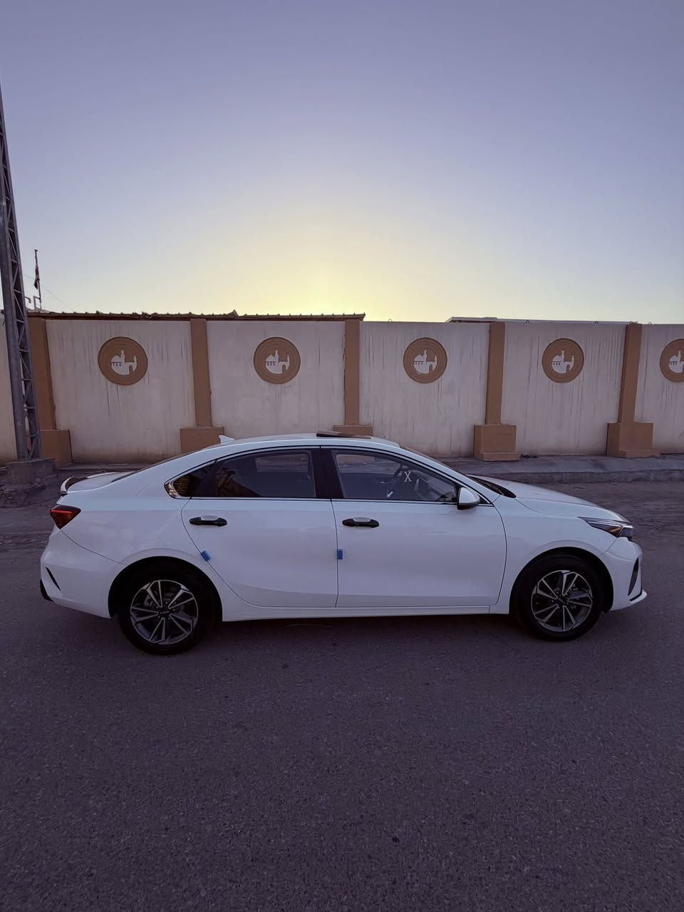 سلام عليكم.
سيراتو. K3  مديل 24 
محرك 1600. دبل نوزل 
فول مواصفات. 
فتحه 
كشنات جلد 
بصمه. 
حساس امامي وخلفي 
اتو هولد
جدايده سياره.  
نص جاملغ خلفي صبغ فقط 
مكان سياره نجف الأشرف 
سعر 134 وبيهه. مجال. 
الاستفسار    ***********
