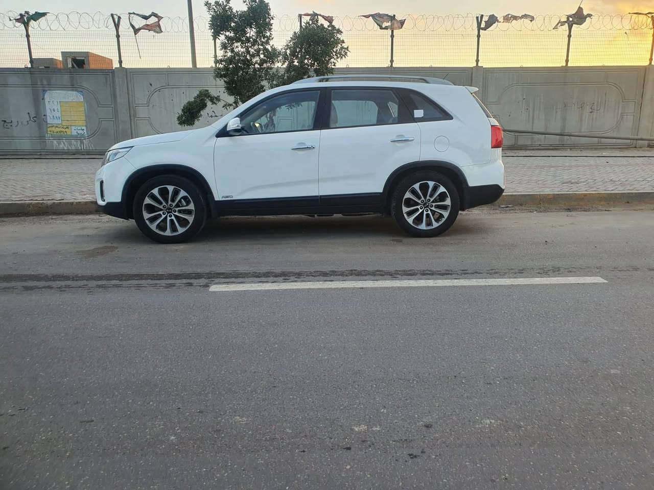 سيارة  سورنتو موديل ٢٠١٤ رقم بغداد عنوان بغداد شارع فلسطين رقم ها تف ***********
