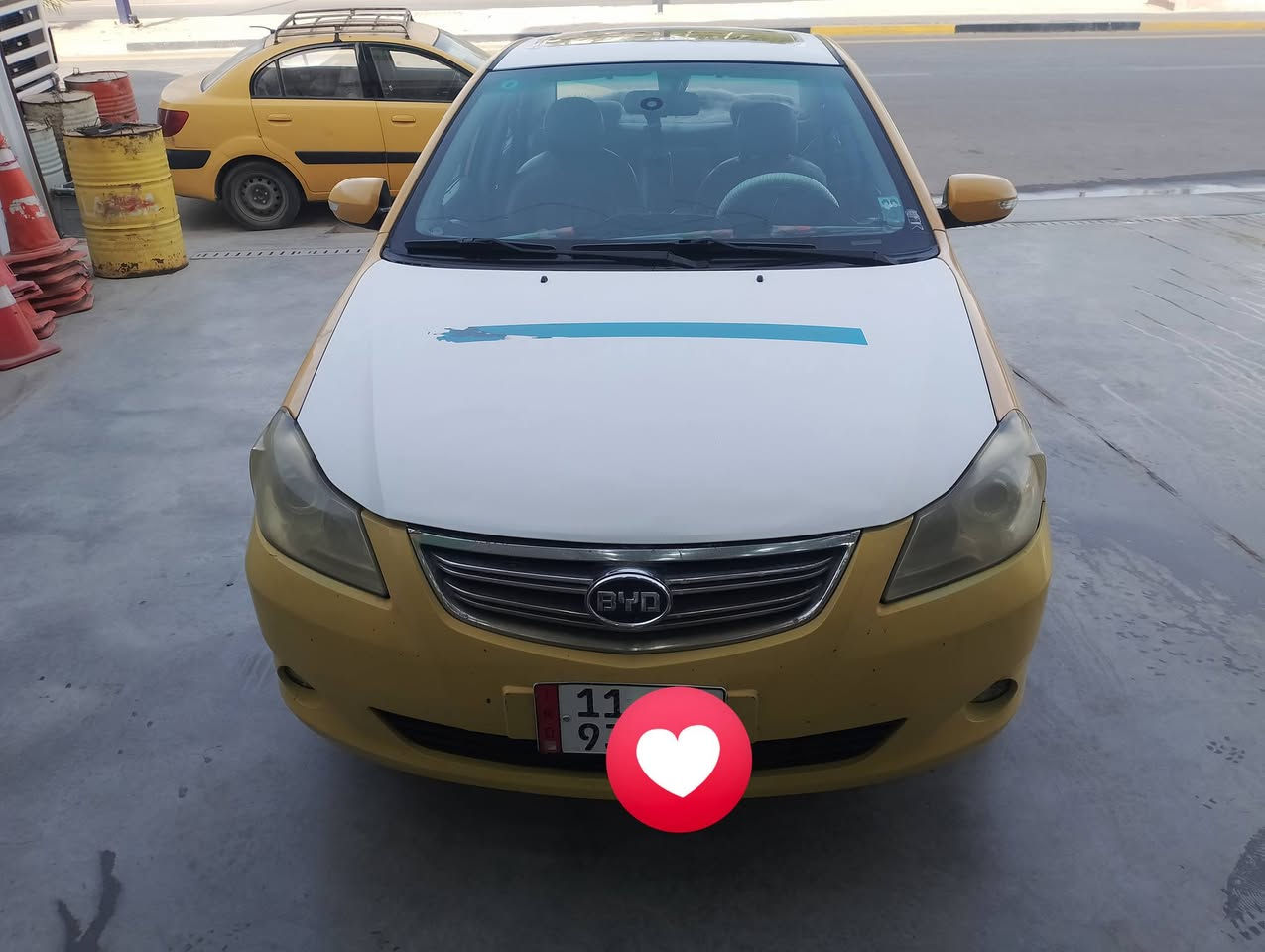 السلام عليكم
سياره للبيع بي وأيدي مديل 13 G3
السياره خير من الله السياره كفاله كير محرك شواصي تبريد شغال السياره مثل ما واضح يمك بل صوره لا ضربه لا تبديل لا خياسات فقط ذني أو لكطتهن واضحات بل صوره غيرهن اي خياس ماكو بل سياره
 السياره سنويه تنتهي  27 
السياره تبريد شغال ثلج مواصفاته معروفه 
السياره خير من الله  
كير عادي 
مكاني بغداد 
السعر 45 او بي مجال
***********
