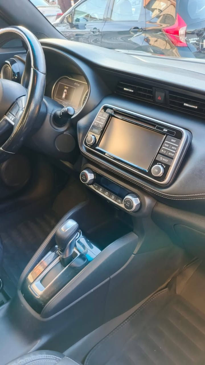 4 كاميرات
خليجي
جلد 
ماشيه 53 الف كيلو
حساسات خلفيه 
قطعه واحده جاملغ امامي
بصمه 
حساس خلفي 
سنويه 
هزه جديد
الموقع اربيل 
***********
