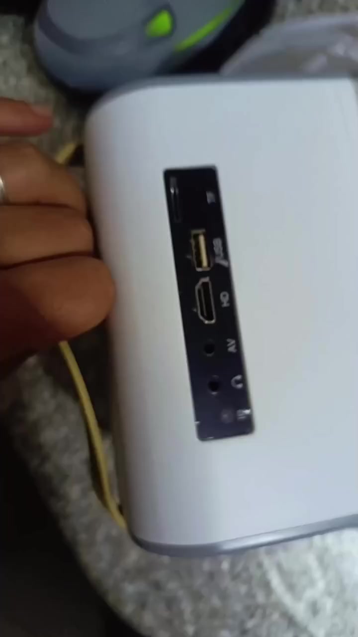 📽️ الدقة: غالباً 720p (يدعم 1080p إدخال)
💡 الإضاءة: تقريباً 1500 – 3000 لومن (مناسبة لغرفة مظلمة)
📏 حجم عرض الصورة: من 30 إلى 120 إنج
🔊 سماعة مدمجة
🔌 منافذ: HDMI – USB – AV – مدخل ذاكرة
📱 يشتغل على:
ريسيفر
بلايستيشن
لابتوب
موبايل (عن طريق كيبل HDMI)
🎒 قابل للحمل وخفيف الوزن
قيم واخذ 
اعلى سعر مع توصيل ادخله خاص


**إذا كنت صاحب هذا الإعلان وتريد حذفه لأي سبب، رجاءا أرسل رسالة إلى الدعم الفني**