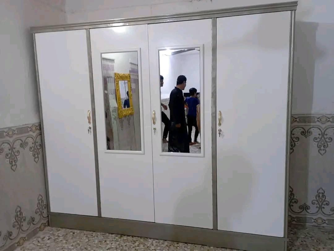 اللهم صل على محمد وال محمد..
نجاره عراقيه تسكام كافه الأخشاب..

وتصليح تغليف وصبغ  وترتيب كافه الأخشاب المستعمله..
سيد حيدر.../***********
