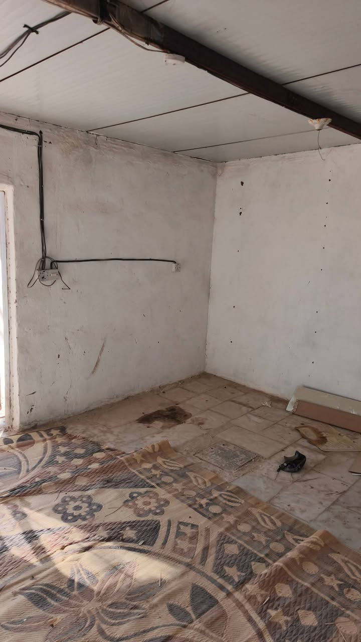 بيت  مع محل الى ايجار في حي ميسان ٩٠ متر ايجارة الشهر ١٠٠ الف خلف سكلة الكرعاوي في ش  رع الزوار ***********
