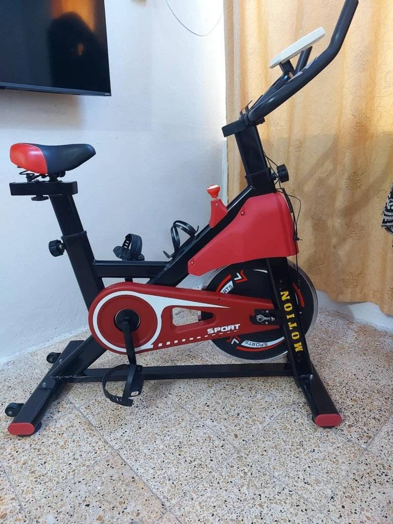 بايسكل رياضي للبيع مبينة نظافتو بالصورة
السعر ١٧٠


**إذا كنت صاحب هذا الإعلان وتريد حذفه لأي سبب، رجاءا أرسل رسالة إلى الدعم الفني**