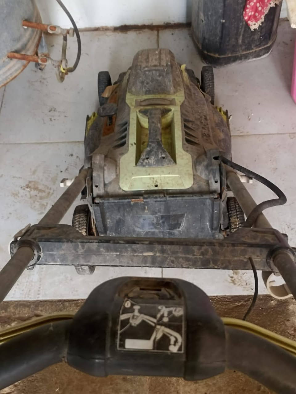 سلام عليكم البيع مكينه مال ثيل جانت تشتغل ونتركت وماشغلته بعد ابيعك طافيه مكاني ديوانيه تقيه الثالثه قفله من الاخير ٣٥      ***********
ملاحظه المكينه شحن
