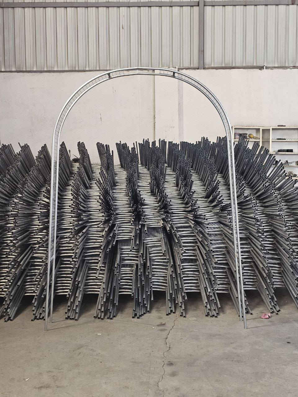 أكبر مصنع لتصنيع أقواس الزهور في
كردستان والعراق )
أجمل وأفضل أنواع منتجات أقواس الزهور
هو هنا.
مصنوع من أفضل أنواع الحديد الأبيض ولا يصدأ
أفضل أنواع شبكات BRC المضادة للصدأ تحتوي على ثقوب دقيقة تسمح للأشجار بالنمو بسلاسة
مقاسات قياسية مناسبة لجميع الأماكن، حتى أننا مصنع في كردستان والعراق لإنتاج هذه الأقواس بجميع الألوان،بأسعار الجملة فی مشتل
الوان= 💚🤍💙❤💛🩷🖤
***********
***********
