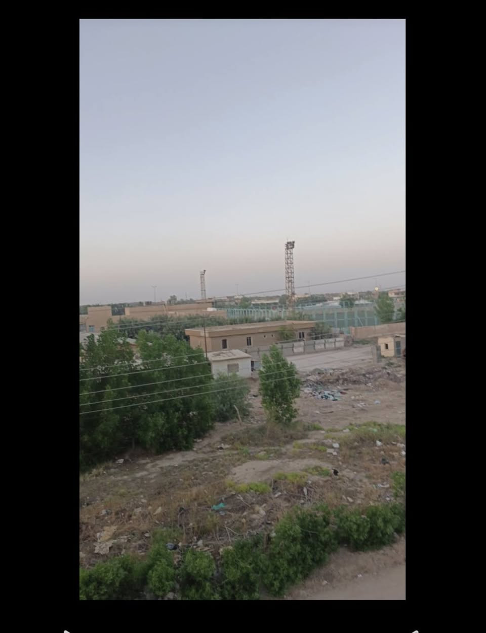 سلام عليكم بيت مساحتة ١٠٠ متر  واجه البيت (5) ب(النزال20 )طابقين مكانه حله ابي غرق خلف الملعب على سريع حله كربلاء اول فرع جامع عمار ابن  ياسر  ثاني بيت عن الركن الشارع مبلط كامل خدمات وماء ومجاري كامله البيت بيه بابين كل باب على فرع الفرعين تبليط يعني باب امامي وباب خلفي طابق الاول استقبال وكلدور ومطبخ وحمام وغرفة نوم ومنور عدد ٢والطابق ثاني غرفتين نوم وصحيات  للاستفسار الاتصال برقم  ***********//الثاني ***********
