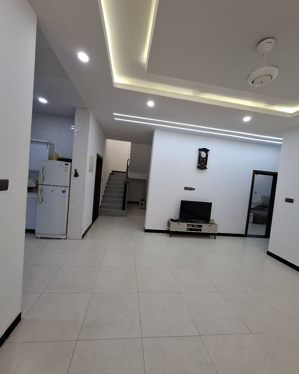 ⚠️السلام عليكم ورحمة الله وبركاتة ⚠️ 
💢 (دارللبيع في مجمع البركه )🏘
مساحه:- ٢٠٠متر ركن 
يتكون:- من غرفتين وصاله ومطبخ واستقبال وصحيات 
الدار مطلوب للمصرف(١١٧مليون )
ملاحظه(لاتنسى لايك والمتابعه )
💲لمعرفة تفاصيل او السعر علق (تم)تصلك رسالة بكافة التفاصيل
🔷للاستفسار الاتصال على 
*********** ☎️ 
*********** ☎️ 
*********** 
💢مكتب الحداثة للعقارات والتوسط العقاري 

📌عنوان المكتب : #السماوة حي الصدر شارع النادي الرياضي مجاور  شركة نقليات الوسيط قرب  مطعم الخليج 
▪️https://maps.app.goo.gl/vFx5TztZpnyBGpSv7▪️ 

✅نستقبل جميع العروض والطلبات العقارية ✅
