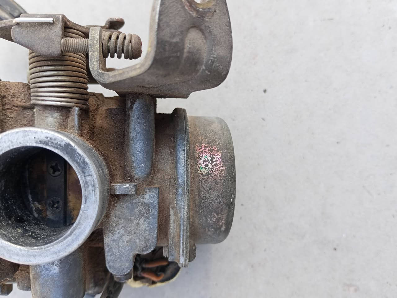 سلام عليكم غراض ابلاديات نصهن مال رمبة جوة السوك مكاني بغداد حي الجامعة رقم الهاتف ***********بي واتساب
