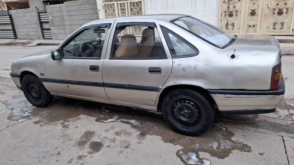 اوبل فكترا رقم سليمانية دولي سنوية ٢٠٢٦ شهر٢ بطاقة بنزين موجود محرك ٢٠ لاصرف ولاصوت ساعة يشتغل كير عادي كيرمحرك شرط ٤طايرات سبير جديد بطارية جديد سيارة لاحادس ولاقطرة معجون فقط هيلالات كول عل بيلاد باقي بدنة بيلاد صدرامامي خلفي توبة بريك ٤ديسك ABS كهربيات كيجات تتفية كول شغال سيارة ماشاللة حيل ناعم نشط قفل مركزي ريموت مابي مصرف ابد سعر ٣٧ مجال بسيط خابر تدلل *********** كركوك, العراق
