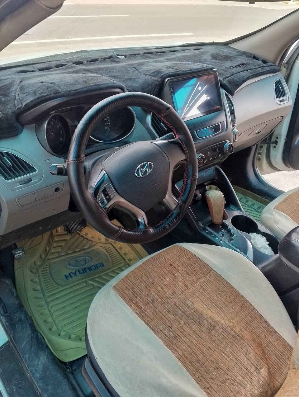 سلام عليكم توسان موديل 11خليجي مكينه 2000وكير مكفولات من الفتح حداديه تخم تاير جديد تبريد تدفئه شغاله بيها رشات صبغ ابيع حزام سواصي لغود مكفوله مكاني خان النص السعر 105وبيها مجال للشراي ***********
