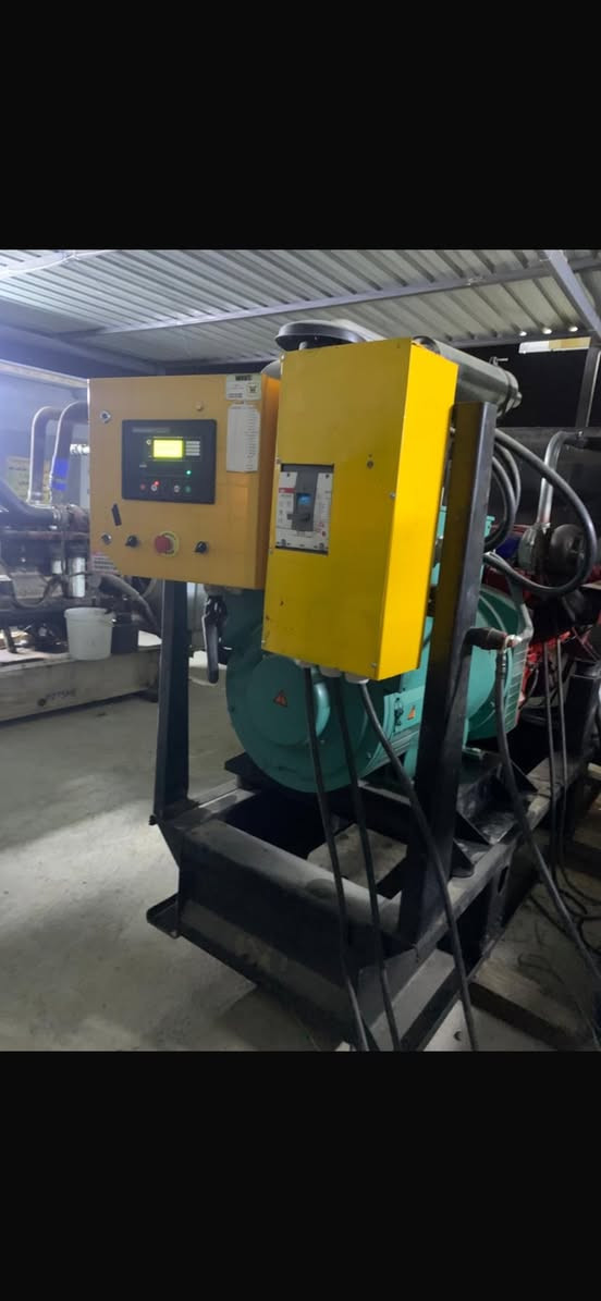 سلام عليكم مولدة دايو دوزان ٨ سلندر راس توليد ٣٥٠ كيفي  المولدة اوربية يصرف ٤٥ لتر على الحمل ٩٠٠ امبير مكاني بغداد 
***********
