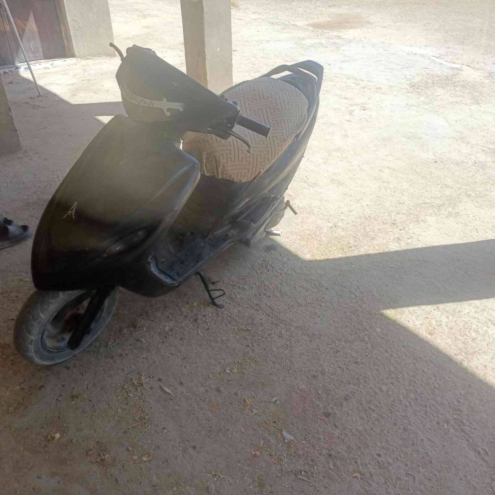 دراجه ماكس عدله 
طافيه ابيع كوم حديد السعر ١٥٠ 
***********
