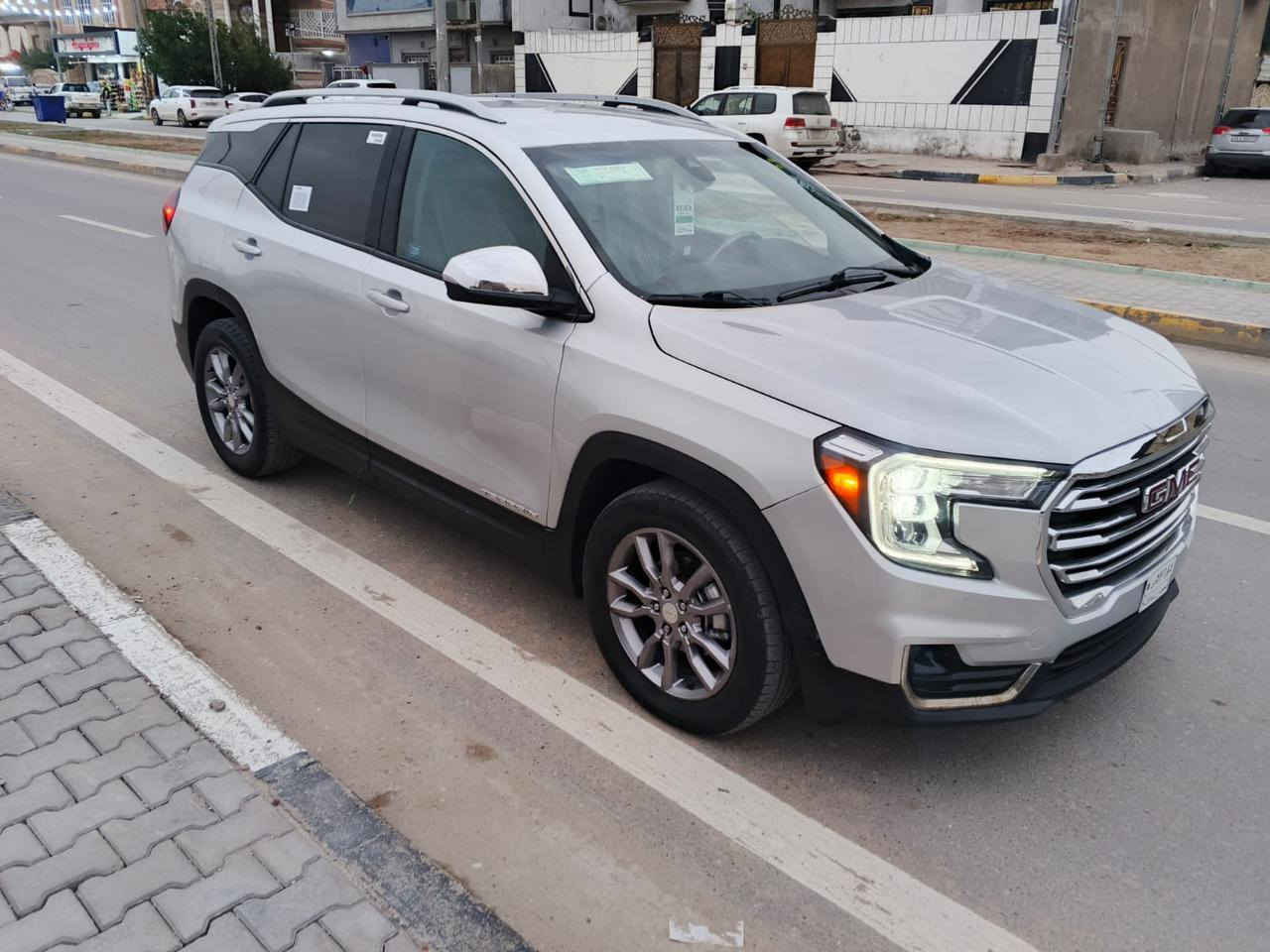 🚙 للبيع او مراوس  جمسي تيران -2022   GMC Terrain SLT
📍الموقع بصره معقل سعرها( 150 $ )
المحرك 1.5 لتر تيربو - اقتصادي وقوي 
المسافة المقطوعة: 34 
نظام الدفع : أمامي 
اهم الموصفات:
✅️ مقاعد جلد وكهرباء مع ذاكرة لمقعد لسائق 
✅️تدفئه للمقاعد الأمامية ومقود للقيادة 
✅️ شاشة 8 إنج تدعم  Apple carplay ✅️وAndroid+Auto 
✅️ نظام  صوت Bose ®️ ب 7 سماعات 
✅️ تشغيل عن بعد + بصمه جميع الأبواب 
✅️ رادار أمامي وجانبي _ حزمة أمان GMC pro
✅️كاميرا خلفيه HD دوارة +حساسات 
✅️ إضاءة LED أمامية وخلفيه +عجلات 18انج 
✅️ تحكم مزدوج بالمناخ +تبريد خلفي 
✅️ رقم فحص مؤقت .تترقم جميع المحافظات 
✅️ الضرر جاملغ أمامي ورصعات بالجاملغات الخلفيه والأبواب وفعصه صغيره بالقماره ( صبغ عام درجه اولى)
صور الحادث ورقم الشاصي مرفقه .
🚙 
سيارة تجمع بين الفخامة، والتكنولوجيا ، والا عتمادية _جاهزه للمعاينه


**إذا كنت صاحب هذا الإعلان وتريد حذفه لأي سبب، رجاءا أرسل رسالة إلى الدعم الفني**