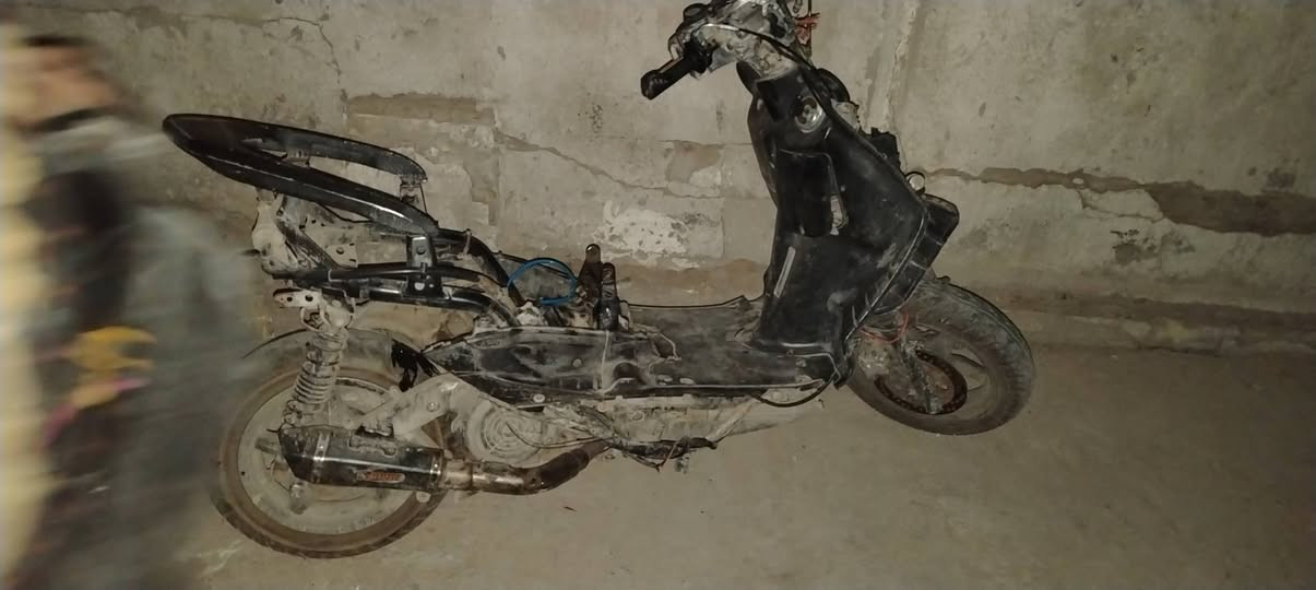 سلام عليكم 
كوم حديد 
دراجه سكنس نثيه 
تايرات جدد 
كابريتر بلادي 
سعر 150
بيهاا مجال
***********
