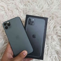 إيفون 11 برو ماكس بطارية 95 % نظافة 100% الجهاز فقط مرفوع والباقي كله ...