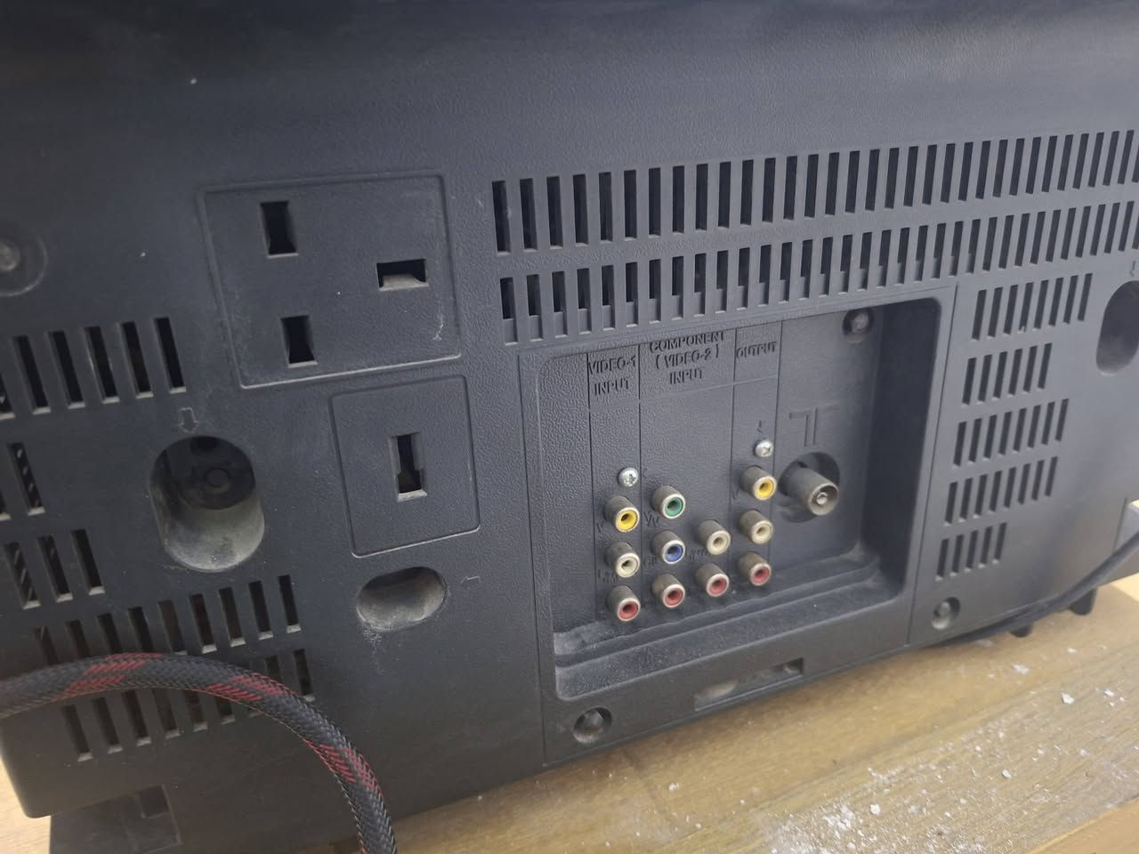 تلفزيون JVC حجم ٢١ منافذ AV كومبونت دبل سماعة ستريو مع الريمونت نظافة ٩٥ % السعر ٧٠ يوجد توصيل لكل العراق ***********
