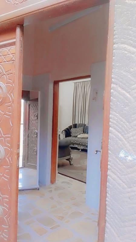 #بيت_للبيـــع 248م
الواجهـا 11 والنزال24
#حـي_الفرات قرب جامع 
الأمام المهدي (ع)
ــــــــــــــــــ
#الطابق_الأول 
يحتوي على
مطبـــخ 
استقبـال
صالـه
غرفة نوم
ومجموعة صحيات داخليه وخارجيه
#الطابق_الثاني 
شقه متكامله
ثلاث غرف نوم
صحيـات
صالـه 
ومطبـخ
ـــــــــــــــــــ
#للأستفســار
مراجعـــــة 
مكتـــب كربـلاء للعقـــار والمقـاولات العـامـــه
(عنــوان المكتـــــب)
الجزائــر شـارع المطـاعـم
قـرب صيـدليـه عالـم الـدواء
ــــــــــــــــــــــــــــــــــــــــ
اذا اردتــ.. بيـع عقــار او شـراء 
او بنــاء او ترميــم
مـا عليـك فقـط مـراسلـتنـا
او الأتصـــــــال
على الأرقــام التـاليـه
***********📞
***********📞
المطور العقاري
