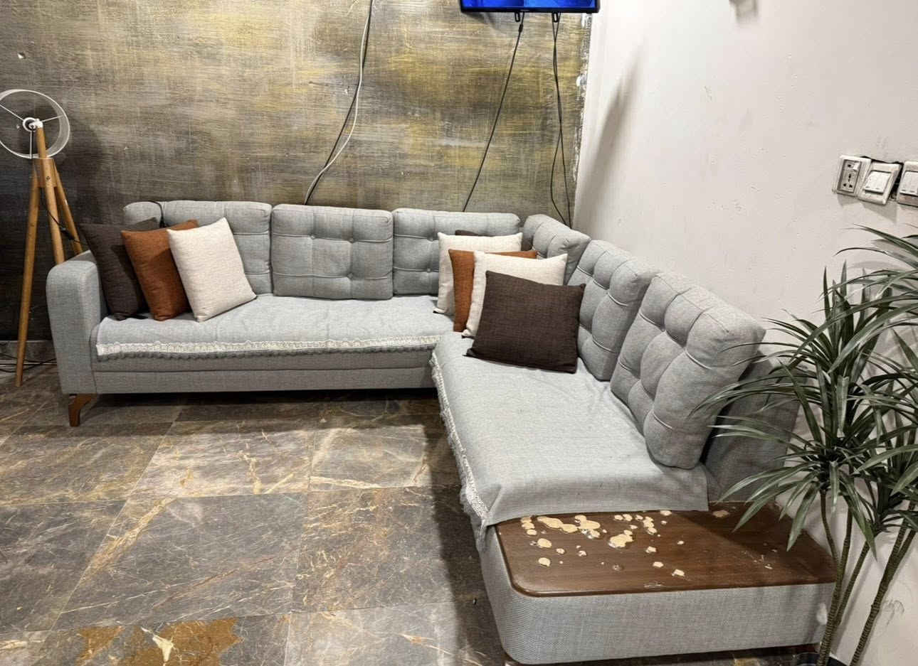 للبيع 
ميز طعام خشب 
السعر /٢٥٠ الف 

للبيع 
تخم كورنر 5 مقاعد تركي لون رصاصي فاتح 
السعر /400 الف 

للبيع 
ميز تليفزيون خشبي واسود
السعر /  ٦٠ الف  

للبيع 
تخم كورنر ٩ مقاعد لون رصاصي طوخ
السعر /٢٥٠ الف 

للبيع 
تخم ٦ مقاعد  بنفسجي اللون 
يحتاجله فقط صبغ
 خشب قوي جداً 
السعر / ٢٠٠ الف

للبيع 
سياره طفل جديده لا يوجد اي ضرر فيها 
تحتوي على ريموند تحكم وشاحنه 
وأغاني وتحكم ذاتي سياقه بعد الشحن 
ما صار شهرين من اخذتها 
سبب البيع ضيق المكان 
السعر/ ١٠٠ الف  بيها مجال 

للبيع 
طباخ أربع عيون الضرر فيه فقط مكسوره الحديده الي توصل صونده الغاز بيه يحتاجله صيانه بسيطه 
عيونه نارهم كلش قويه واصليه 
السعر / ٦٥ الف 

للبيع 
ثلاجه حجم وسط
الضرر فيها يحتاجله غاز فقط يعني حالياً 
التجميد يشتغل لكن الثلاجه الجوه تبريدها ضعيف 
السعر / ٥٠ الف 

العنوان / بغداد / العامريه 
الرقم /  ***********
