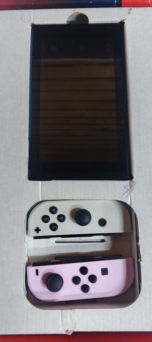 نينتندو سويتش Lcd مهكر قطعة اوفلاين فقط اخر تحديث النسخة المحسنة (بطارية النسخة المحسنة بقوة بطارية الاوليد) مع ذاكرة ٢٥٦ كيكا مليئة بالالعاب مع كافة الملحقات الاصلية للجهاز مع ملحقات اضافية ١. جنطة للجهاز ٢.كفر جلاتيني للظهر ٣. قاعدة شحن ٤. حامل جويكون عدد ٢ لالعاب السيارات او الحركة بشكل افقي 
الجهاز مكفول من كافة المشاكل والاعطال ١٠٠ بالمئة وجميع الملحقات اصلية 
السعر النهائي ٢٥٠ الف 
توصيل بغداد ٥ الاف وباقي المحافظات ٦ الاف 
للتواصل ماسنجر او واتساب او الاتصال
***********
