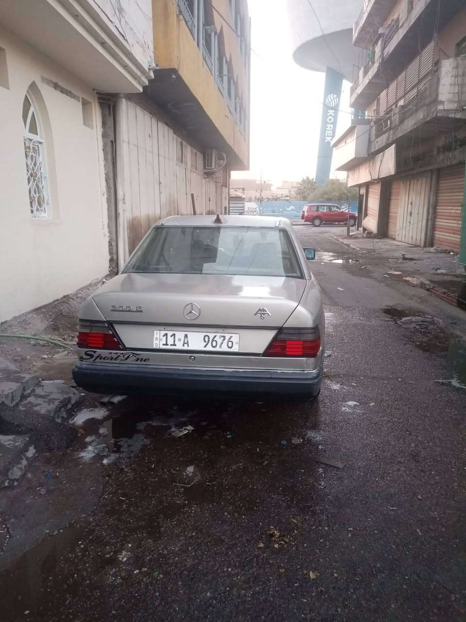السلام عليكم للبيع مرسيدس دب موديل 88رقم بغداد هزة شرط التحويل تبريد شغال سنوية لل30 المكان بغداد السعر 40للستفسار***********
